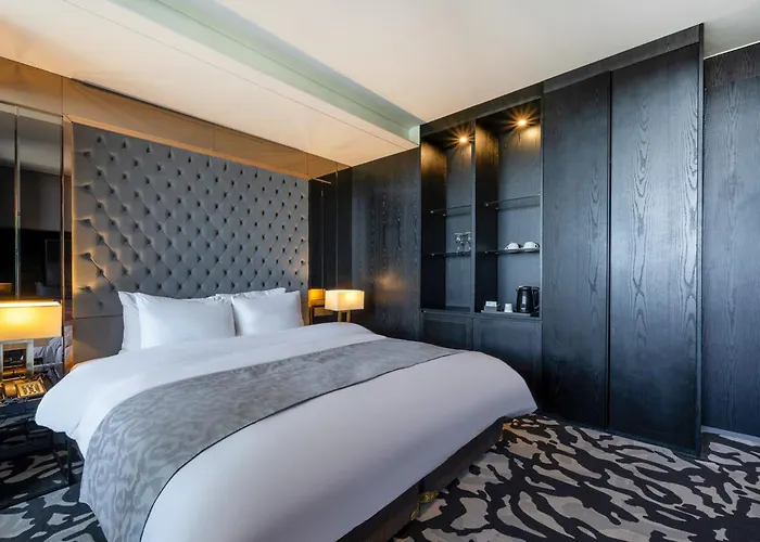 Hotel Louis Hamilton West 2*