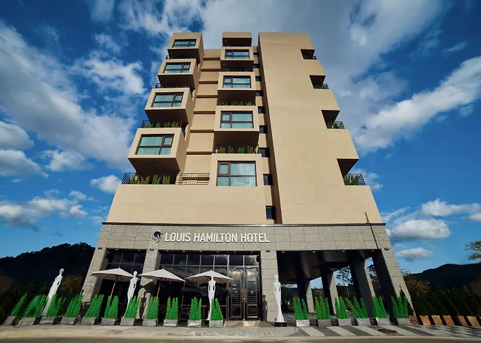 Louis Hamilton West Hotel