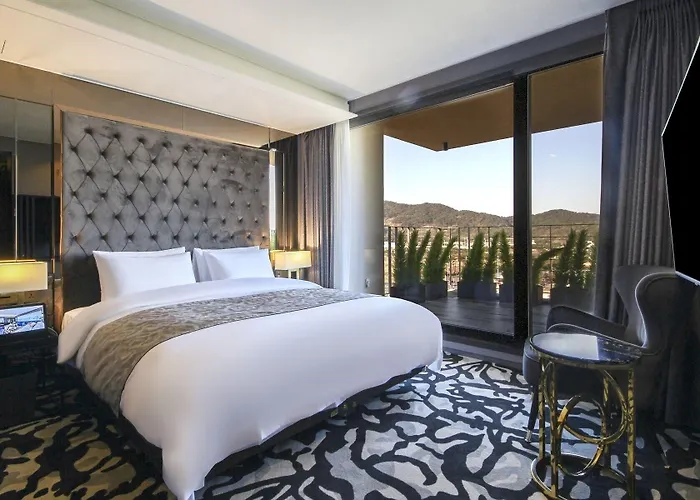 Louis Hamilton West Hotel 2*