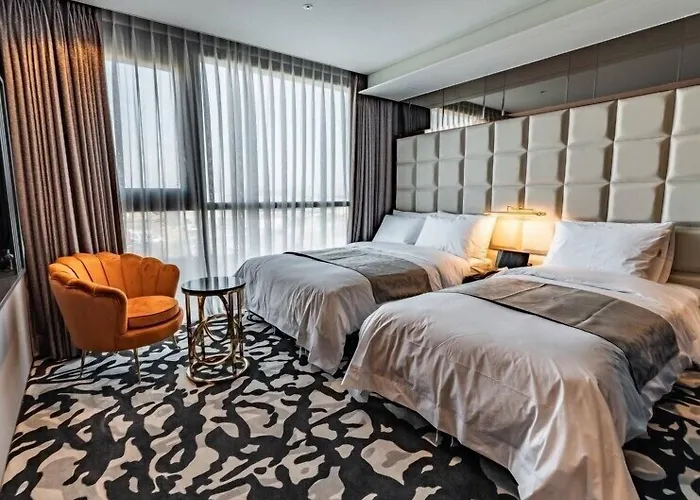 Louis Hamilton West Hotel