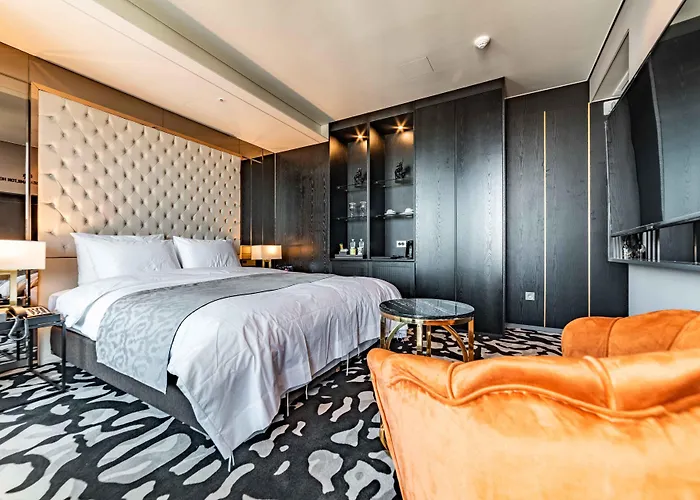 Louis Hamilton West Hotel