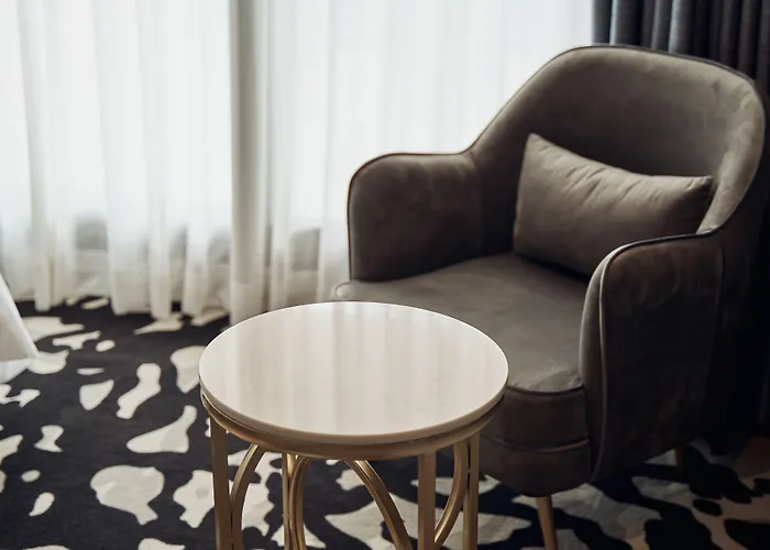 Louis Hamilton West Hotel 2*