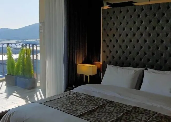 Louis Hamilton West Hotel 2*
