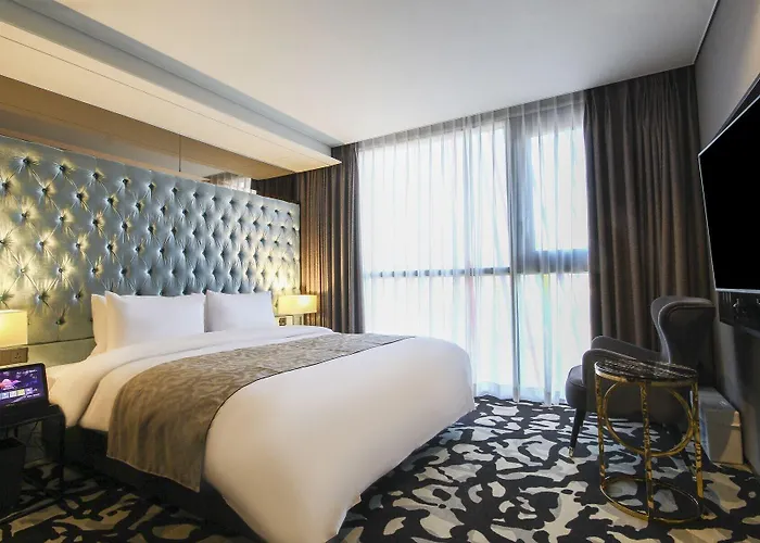 Louis Hamilton West Hotel 2*