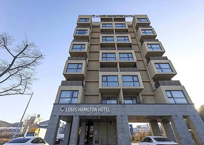 Louis Hamilton West Hotel 2*