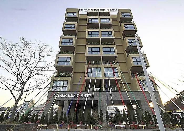 Louis Hamilton West Hotel