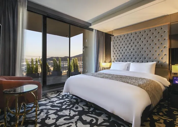 Hotel Louis Hamilton West 2*